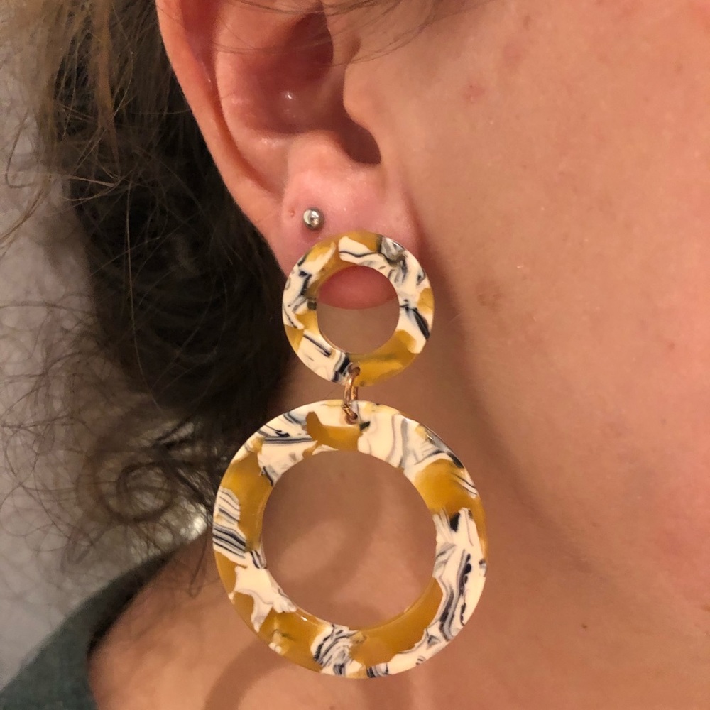 The Naomi - Mustard Resin Earrings - Picture 5 of 5